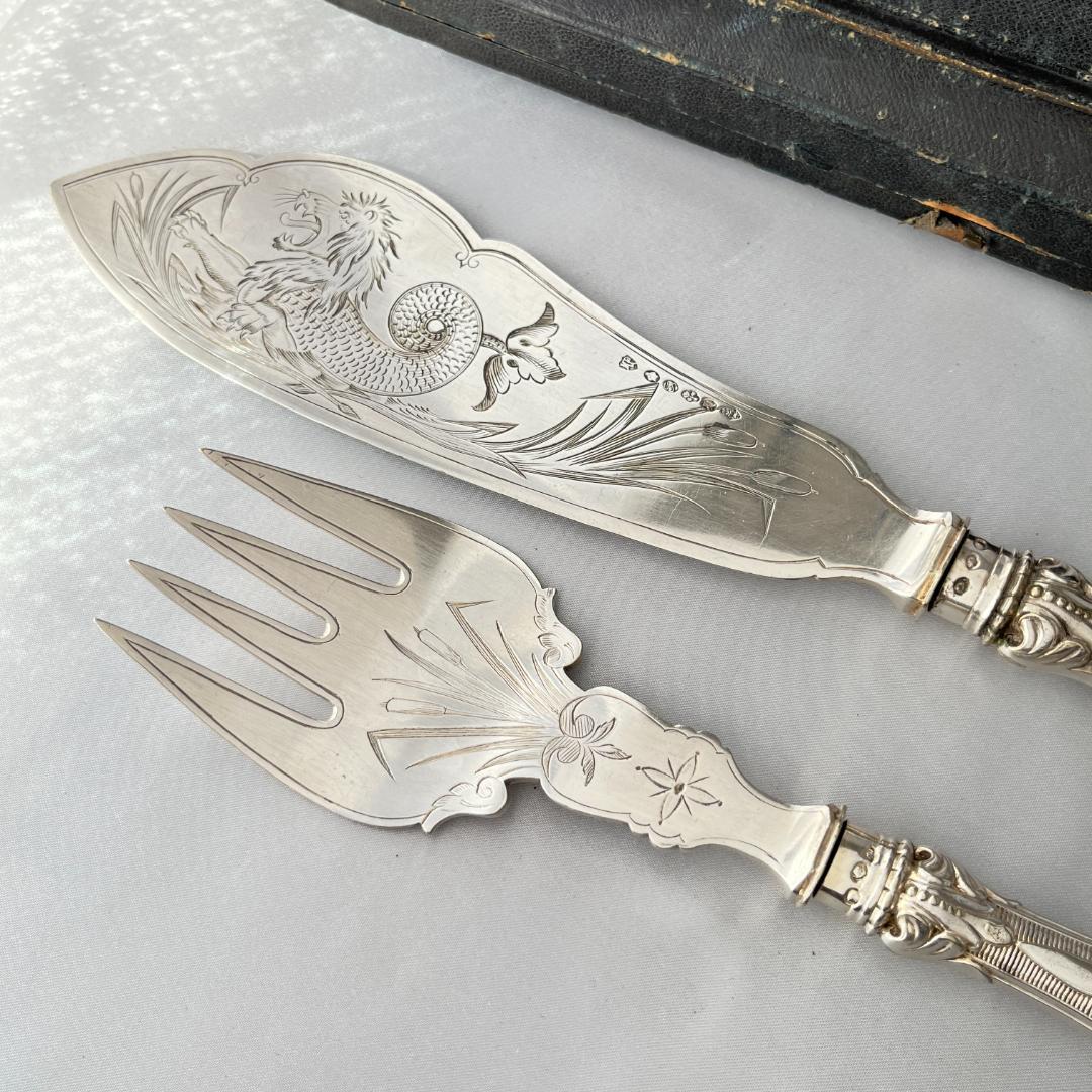 【英国】 ビクトリアンのサーバー ペア　 獅子のエングレイブ 豪奢！！！