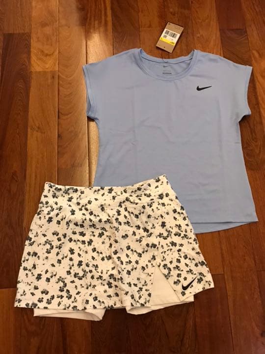 ナイキ　テニスウェア　白柄スコート　US-Sサイズ　新品