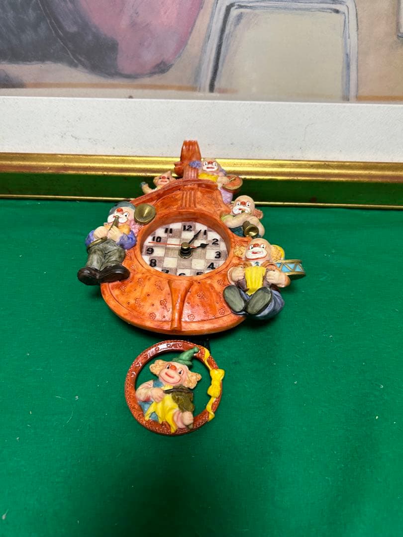 ピエロの壁掛け時計の置物