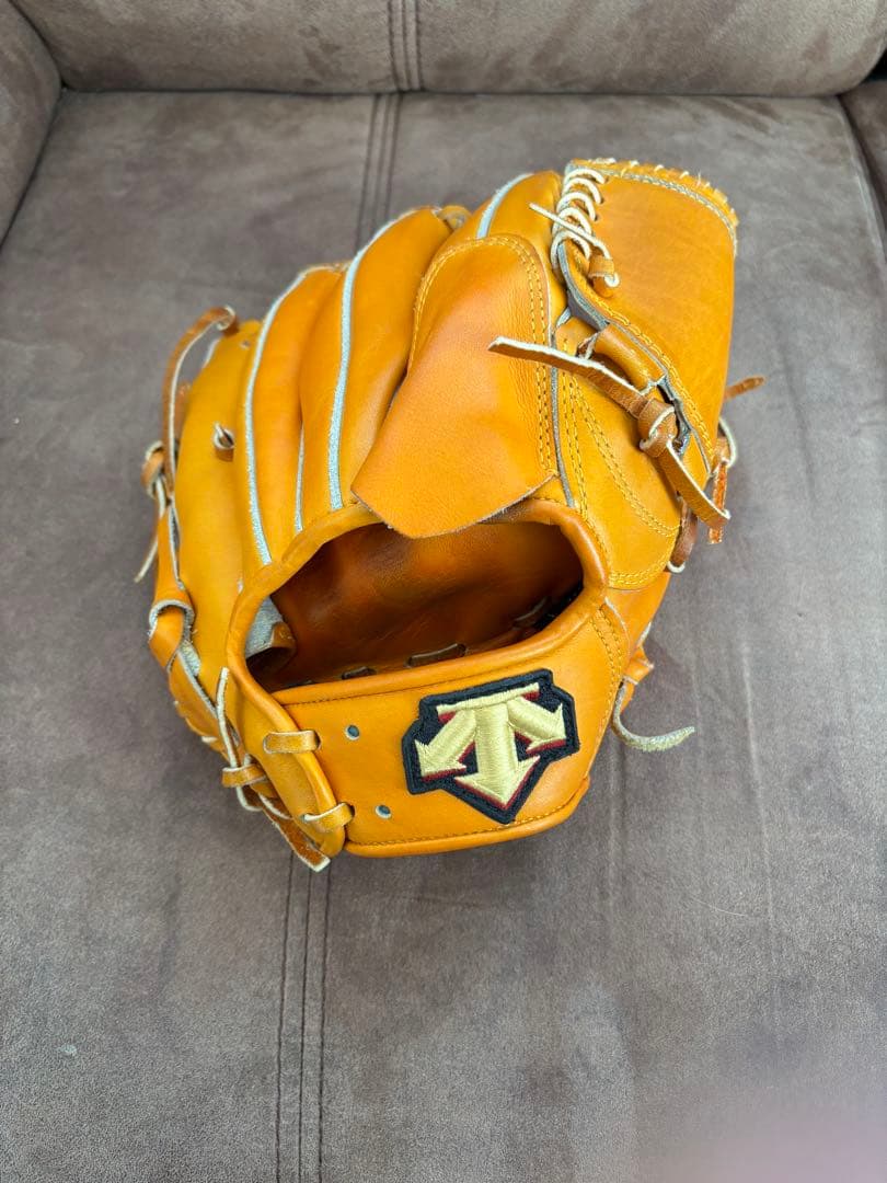 硬式用グローブ　デサント　投手用