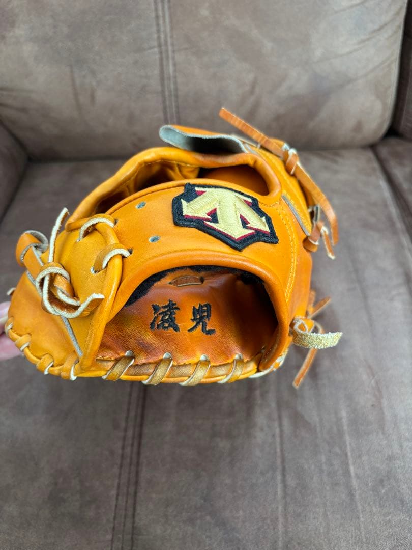硬式用グローブ　デサント　投手用