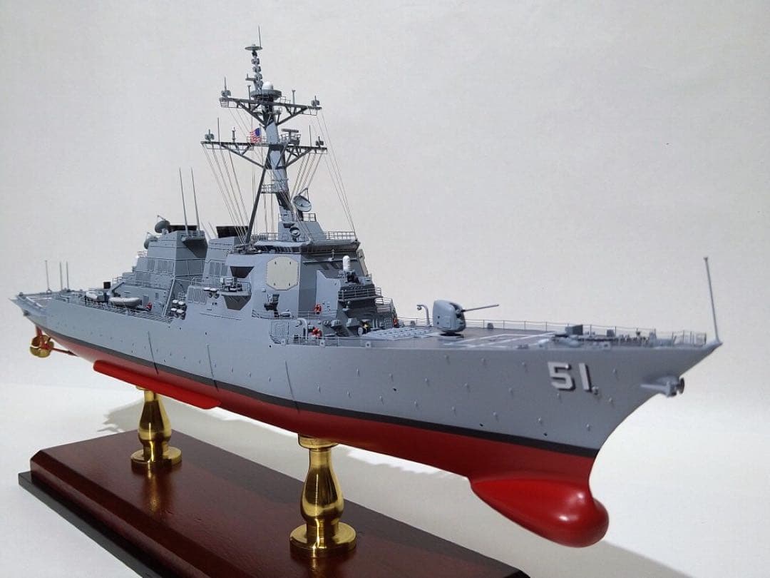 トランペッター製 1/350 DDG51 USS アーレイ・バーク ケース付