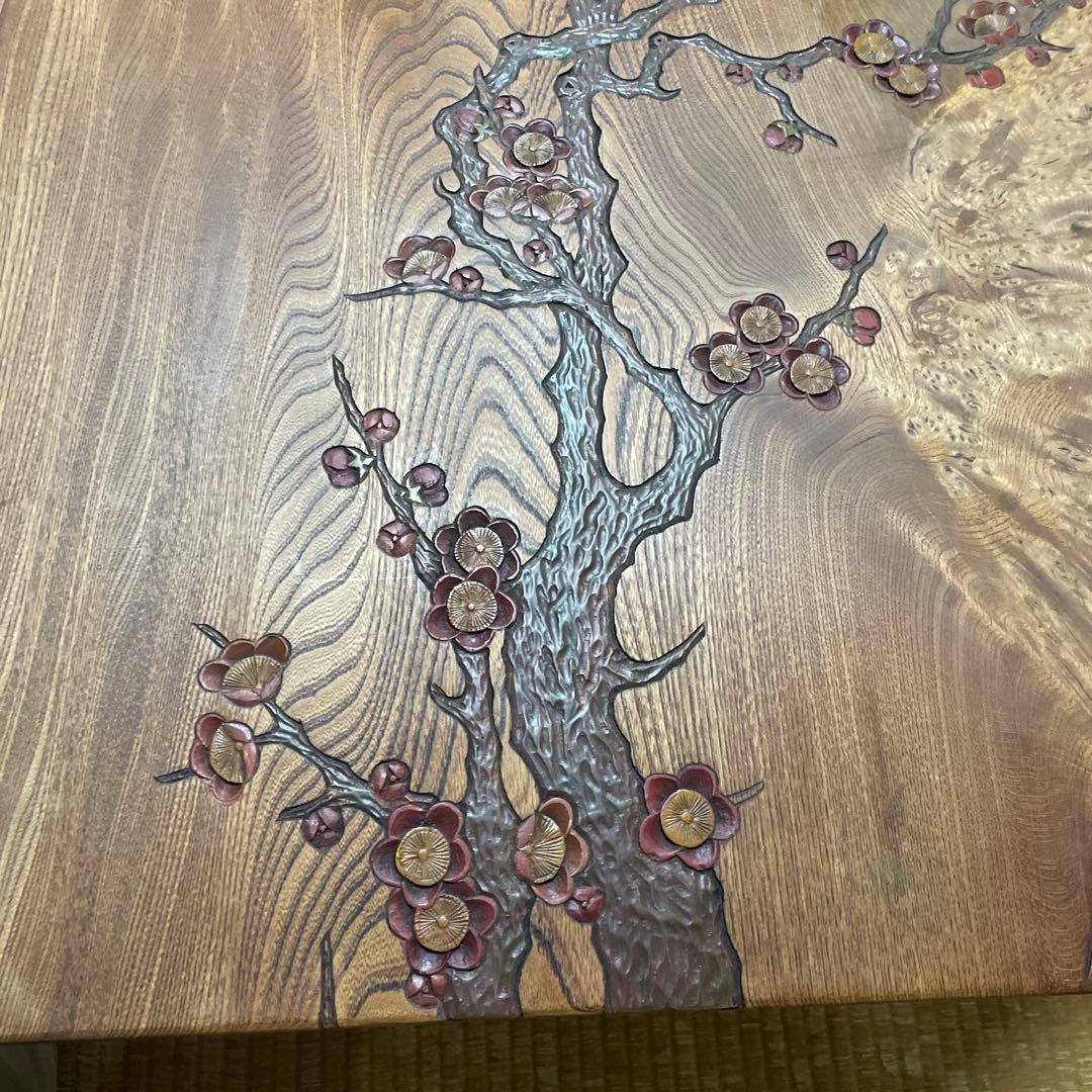 桜1枚板座卓、￼彫刻入り木製座卓 自然な形状