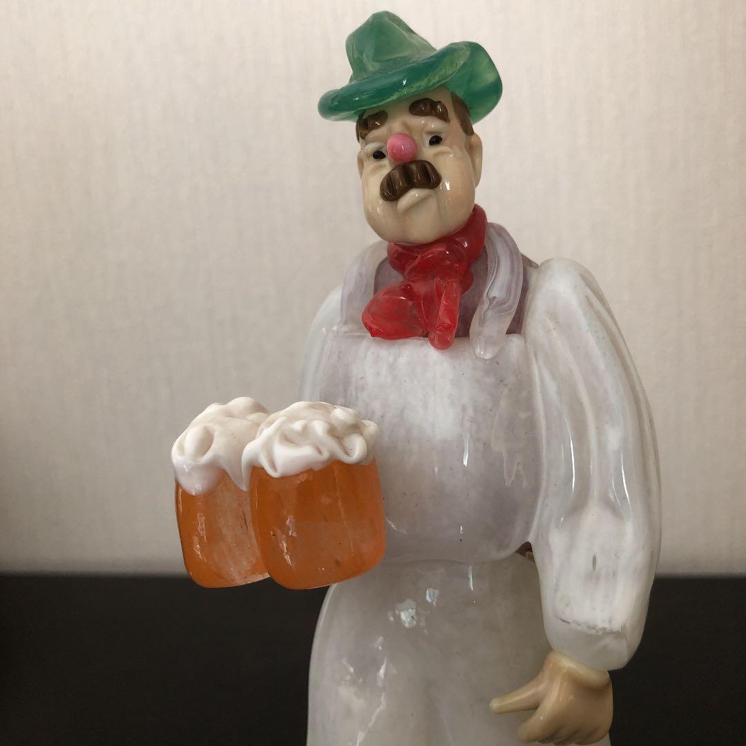 ボヘミアガラス　ビールを持つ主人 ビールジョッキーを持つ人形