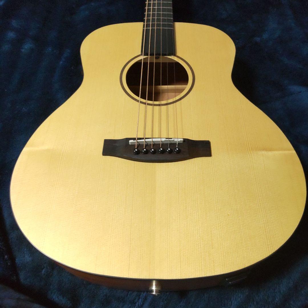 初心者用オーダーメイドギター 光でコード進行が表示されます