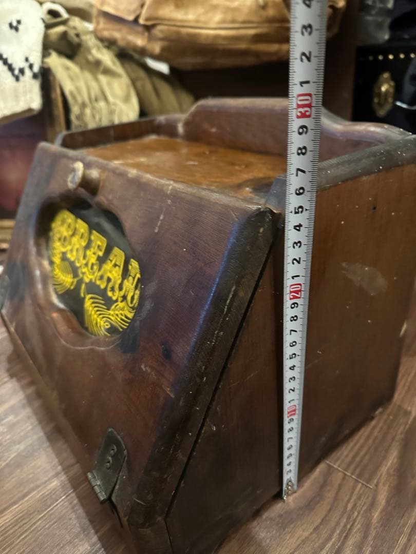 アンティークなブレッドケース