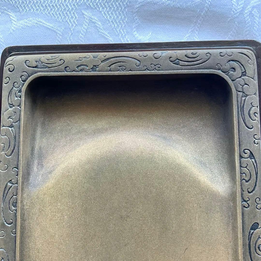 貴重　端渓の大ぶりの　すずり硯　　　　　　鷹の彫刻付き　箱付き