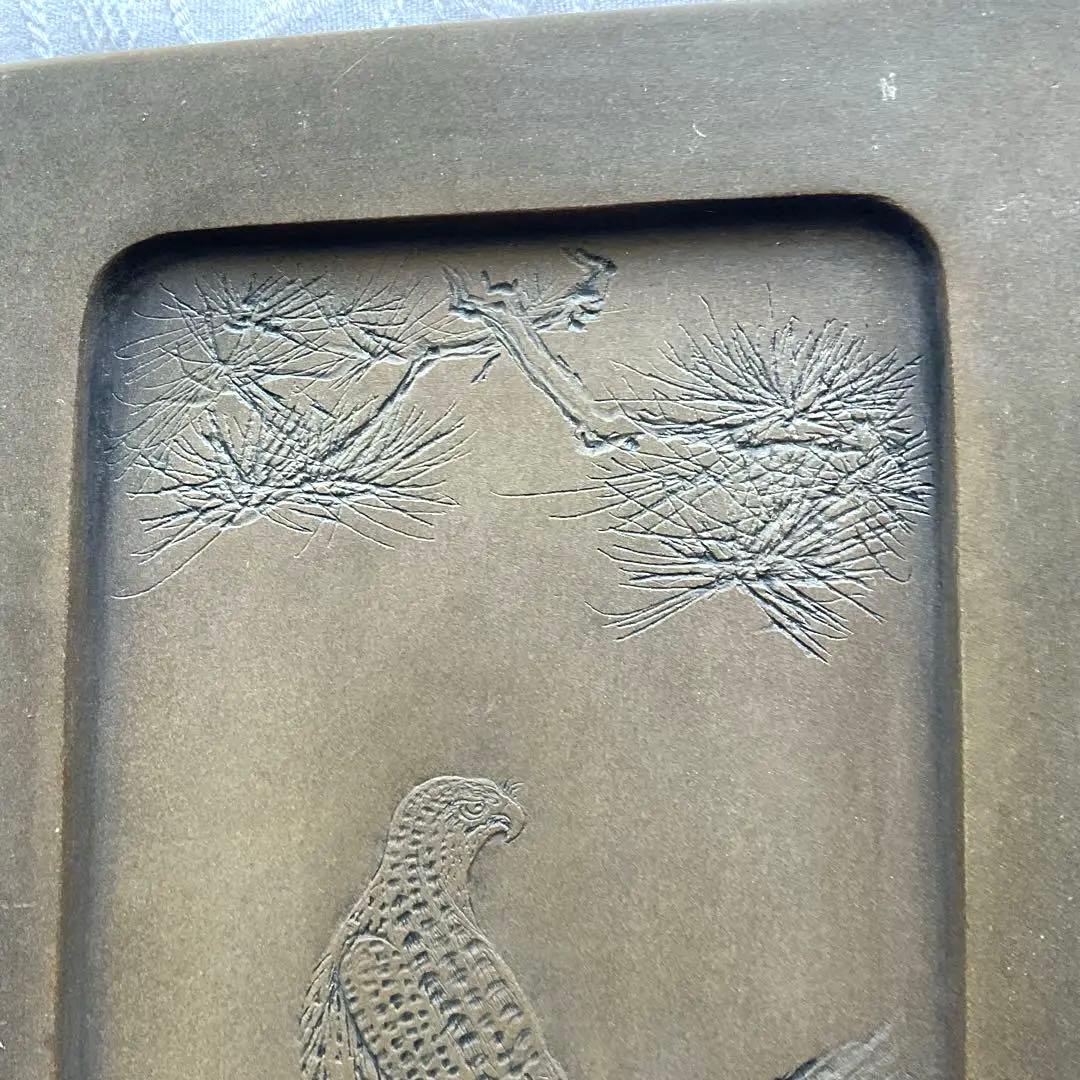 貴重　端渓の大ぶりの　すずり硯　　　　　　鷹の彫刻付き　箱付き