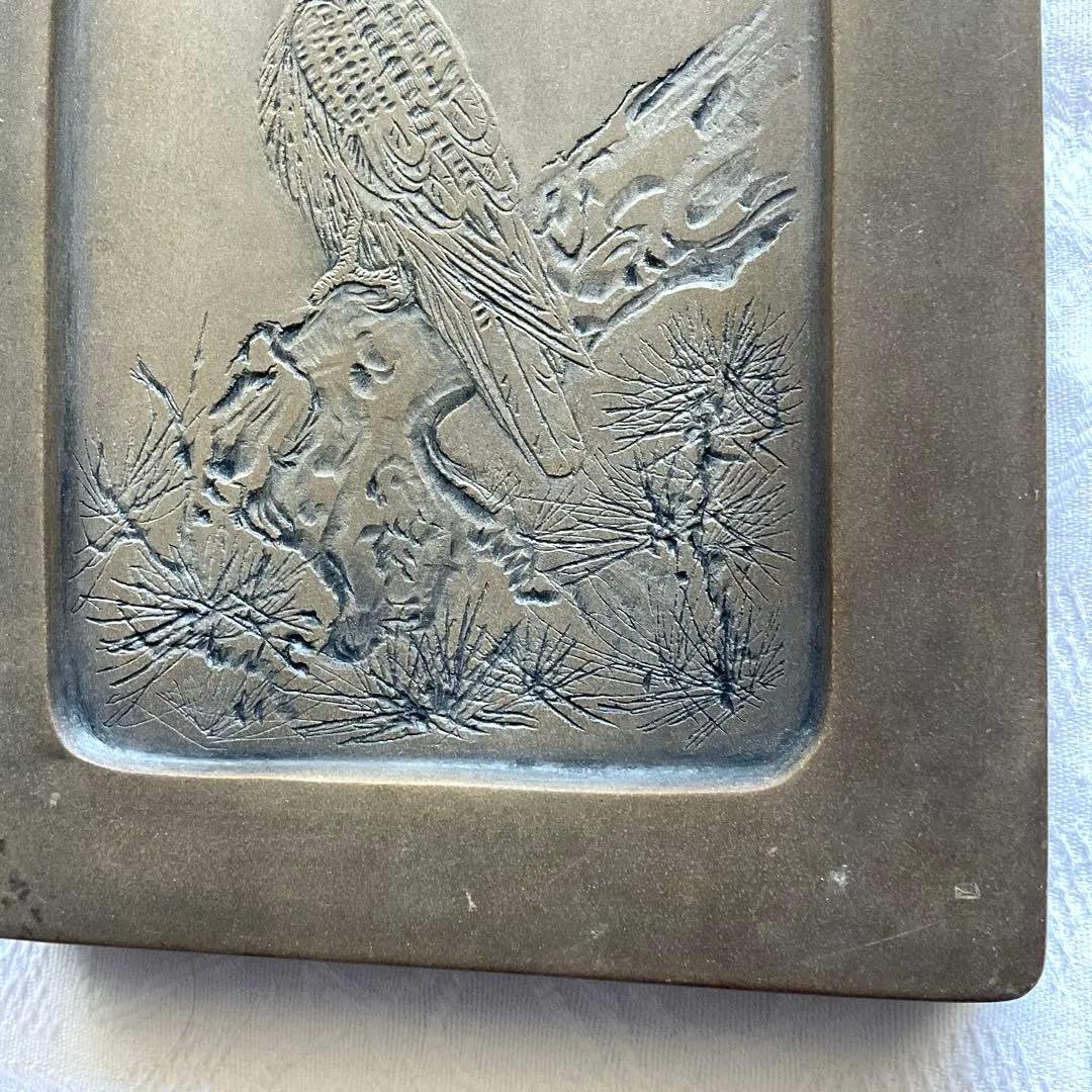貴重　端渓の大ぶりの　すずり硯　　　　　　鷹の彫刻付き　箱付き