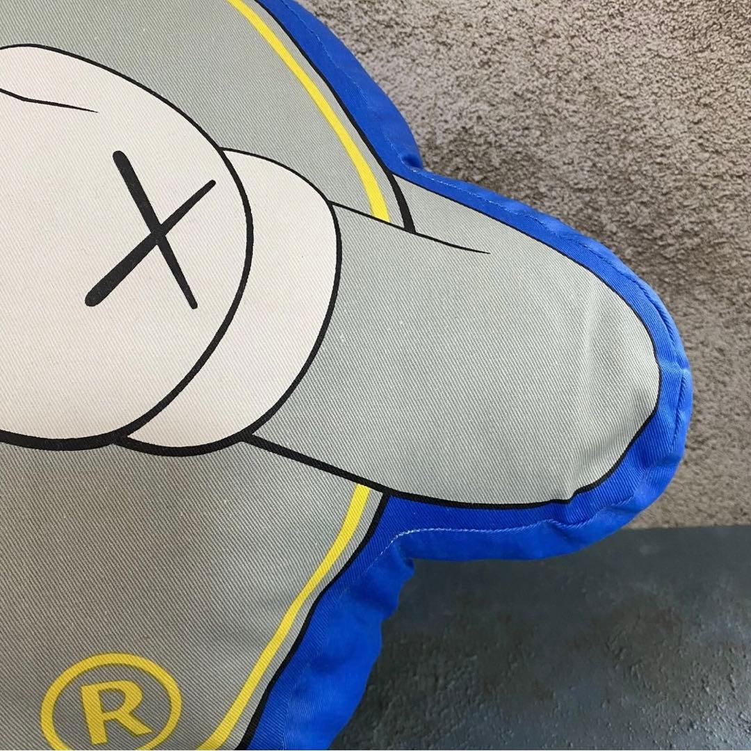 KAWS OriginalFake カウズ オリジナルフェイク クッション 青