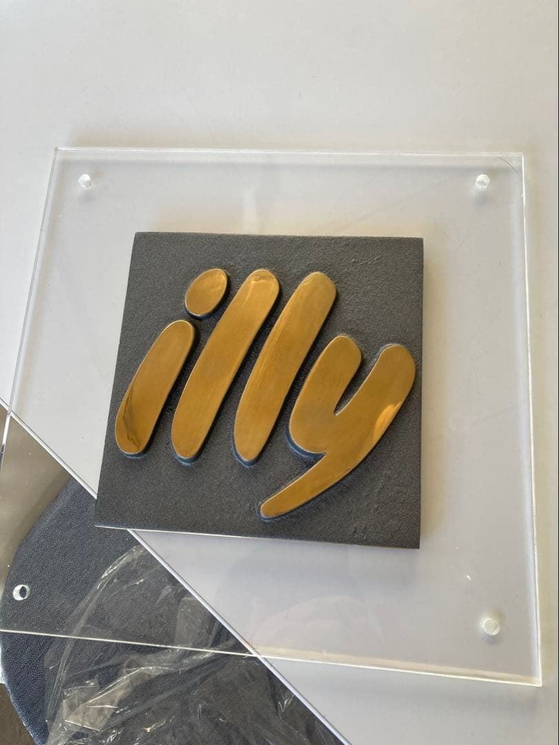 illy アクリル製サインプレート