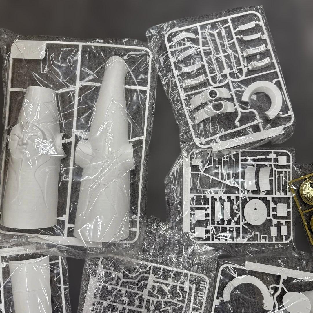 K*n様 海洋堂 太陽の塔 1/200 未組立 箱・説明書完備 金メッキパーツ