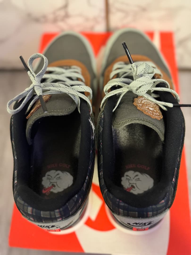 Nike Air スニーカー グレー/ブラウン