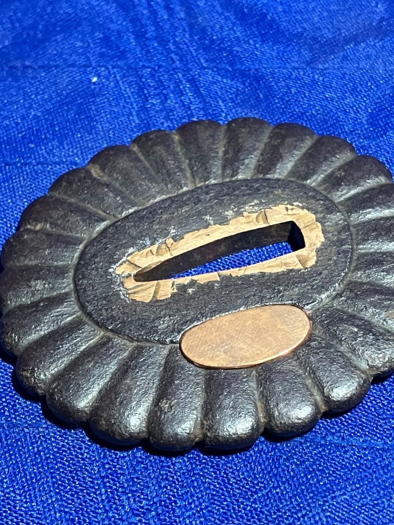 鍔　日本刀　鉄鍔　銅象嵌　菊