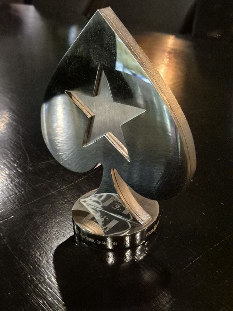 Pokerstars Manila Megastack 優勝トロフィー