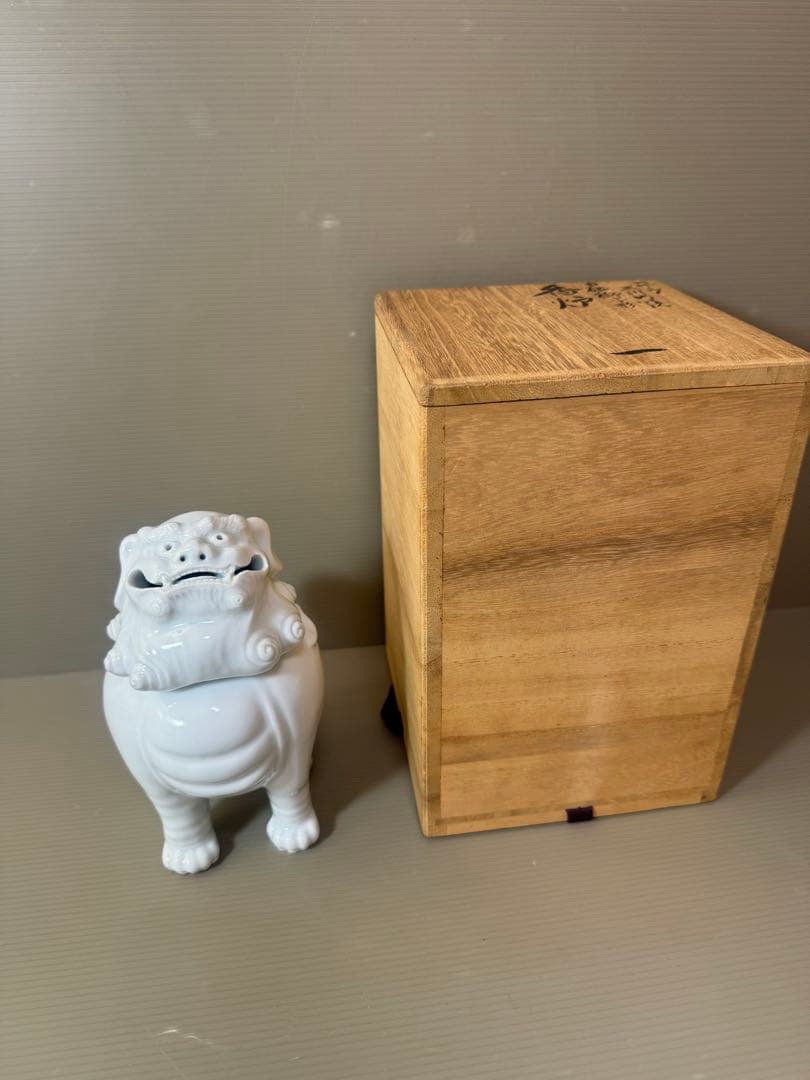 2905 無形文化財　平戸　三川内焼　白磁獅子　香炉　陽山松太郎作