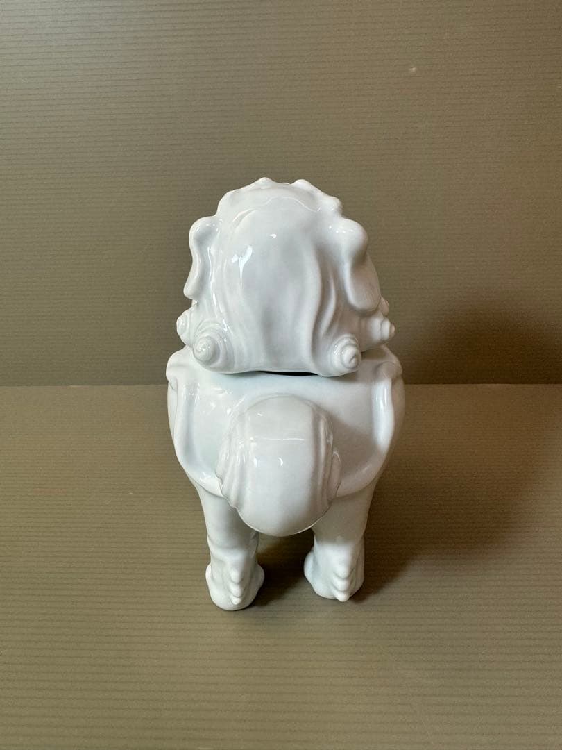 2905 無形文化財　平戸　三川内焼　白磁獅子　香炉　陽山松太郎作