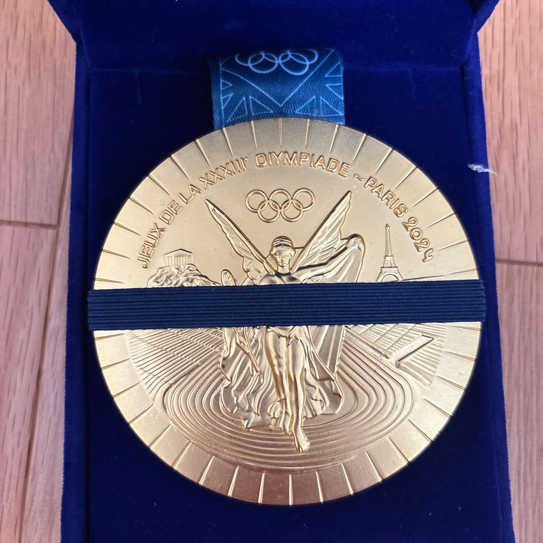 パリ　オリンピックの金メダル レプリカ 材質: 亜鉛合金　専用ケース付き