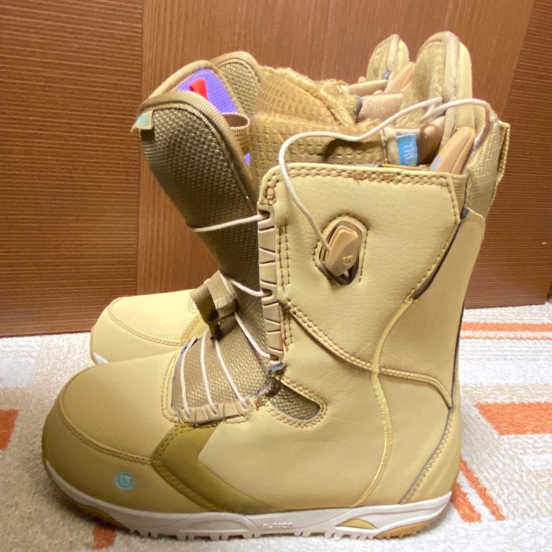 美品　24.5 BURTONレディース　スノーボードブーツ　アジアンフィット