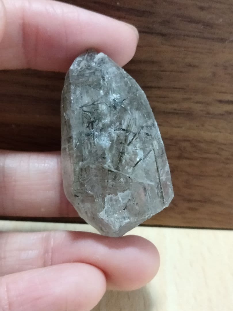 508国産鉱物　山梨県　塩山竹森山　天然水晶　　トルマリン入り水晶