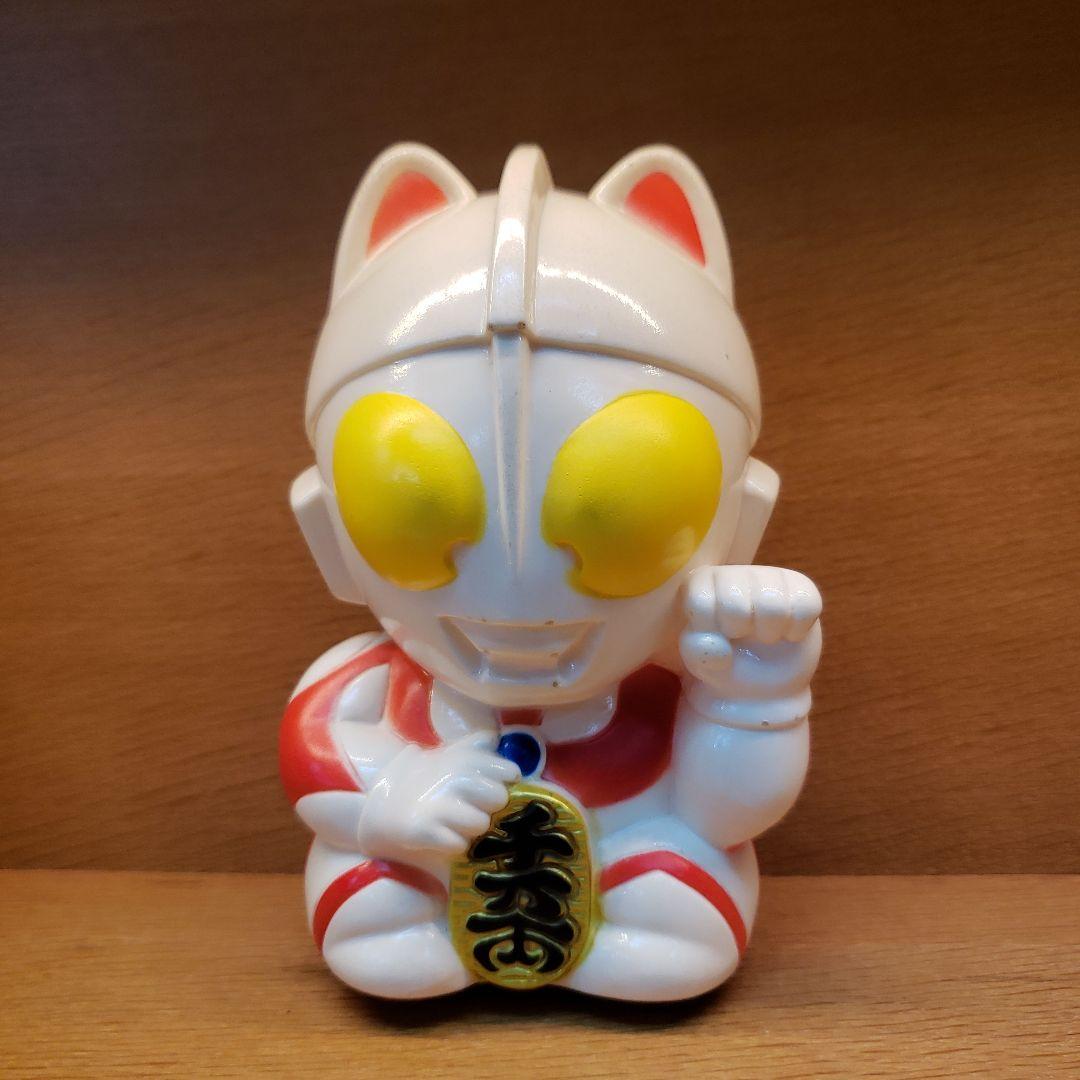 蔵出し特価ウルトラマン フィギュア招き猫貯金箱高さ１４cm
