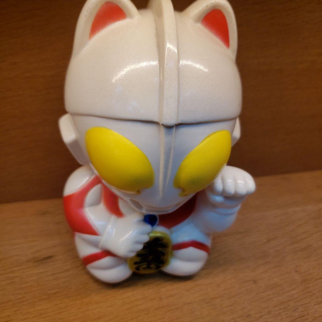 蔵出し特価ウルトラマン フィギュア招き猫貯金箱高さ１４cm