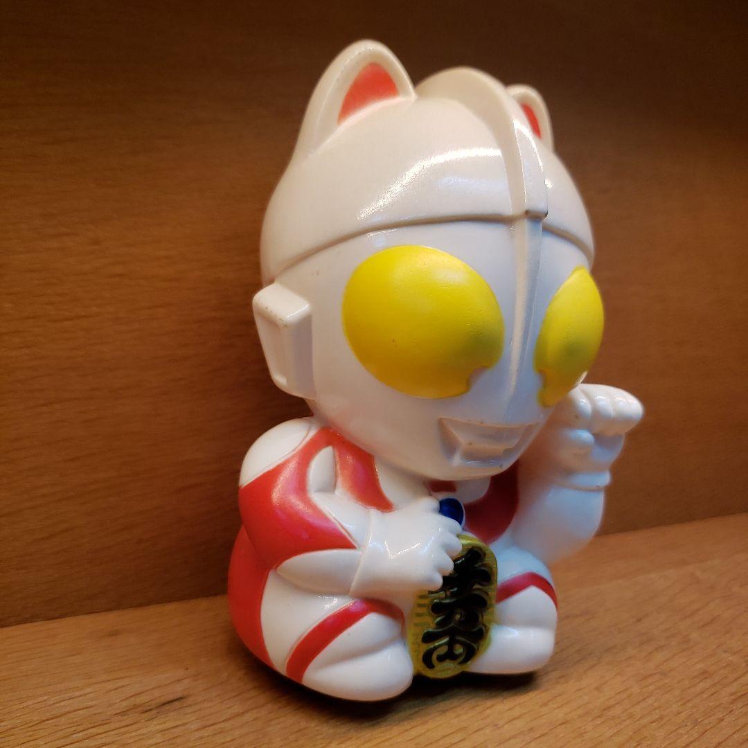 蔵出し特価ウルトラマン フィギュア招き猫貯金箱高さ１４cm
