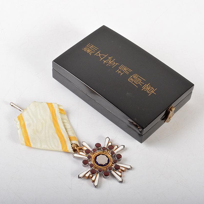 勲章　記章　徽章　勲五等瑞宝章　ケース付　N　6526