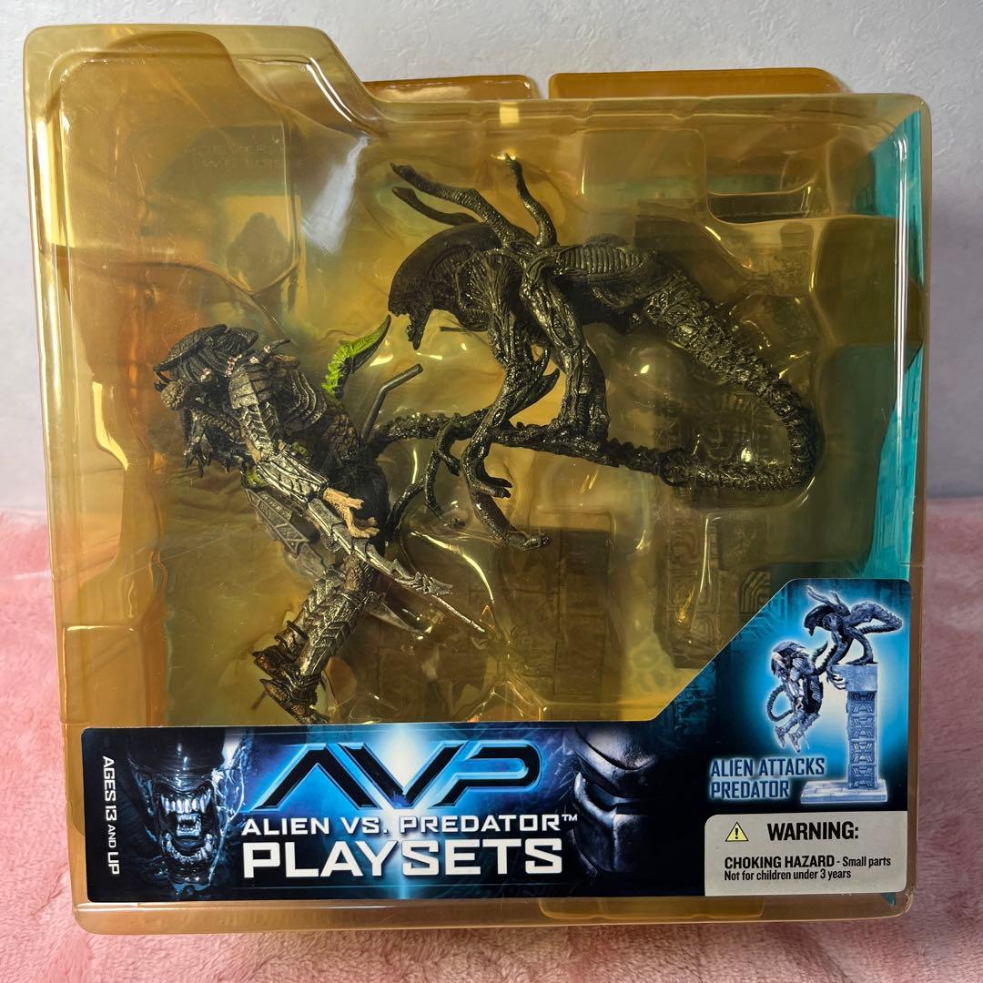 マクファーレントイズ　AVP ジオラマ　エイリアン　プレデター　フィギュア
