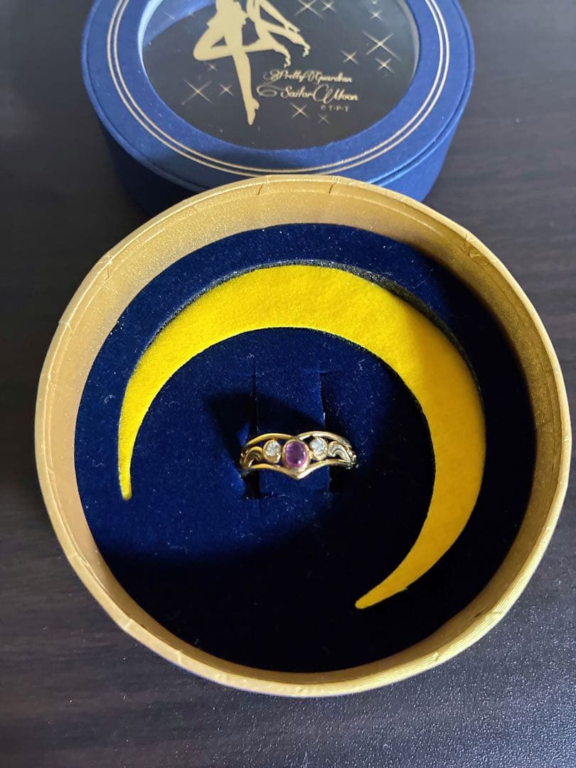 【美品】セーラームーン　ティアラのデザイン　ピンキーリング　カフス　幅の調節可能