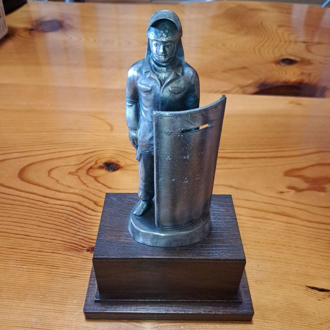 マル機【昭和　貴重品】警察グッズ　機動隊隊員銅像　特別記念品　観賞用