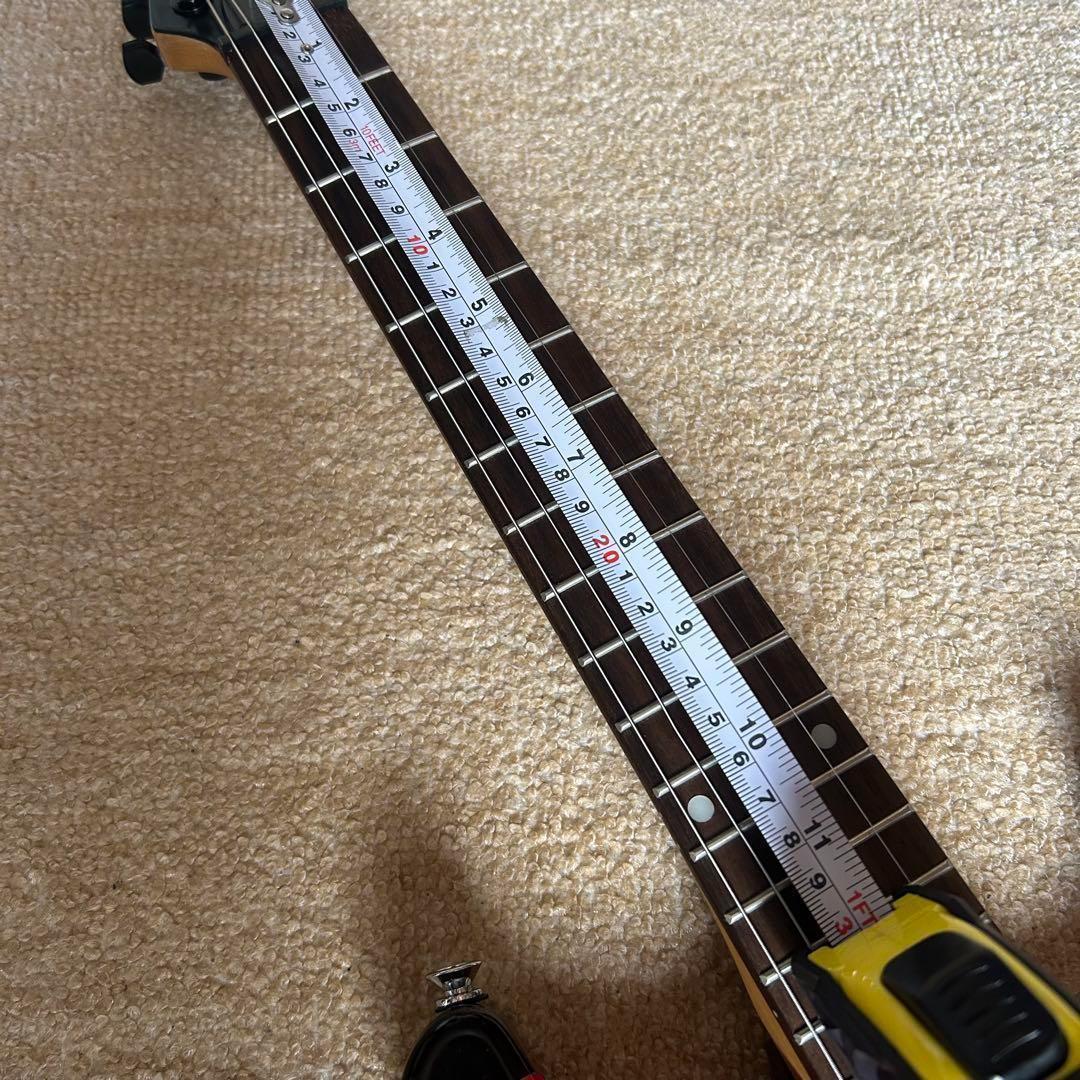 VHⅡ　Black ＆Red 風のミニ・ギター。 １６日までの底値！