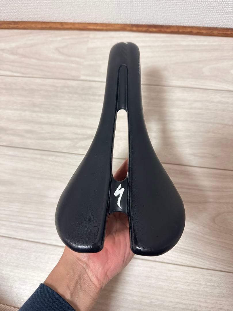 スペシャライズド ROMIN カーボンサドル 143mm