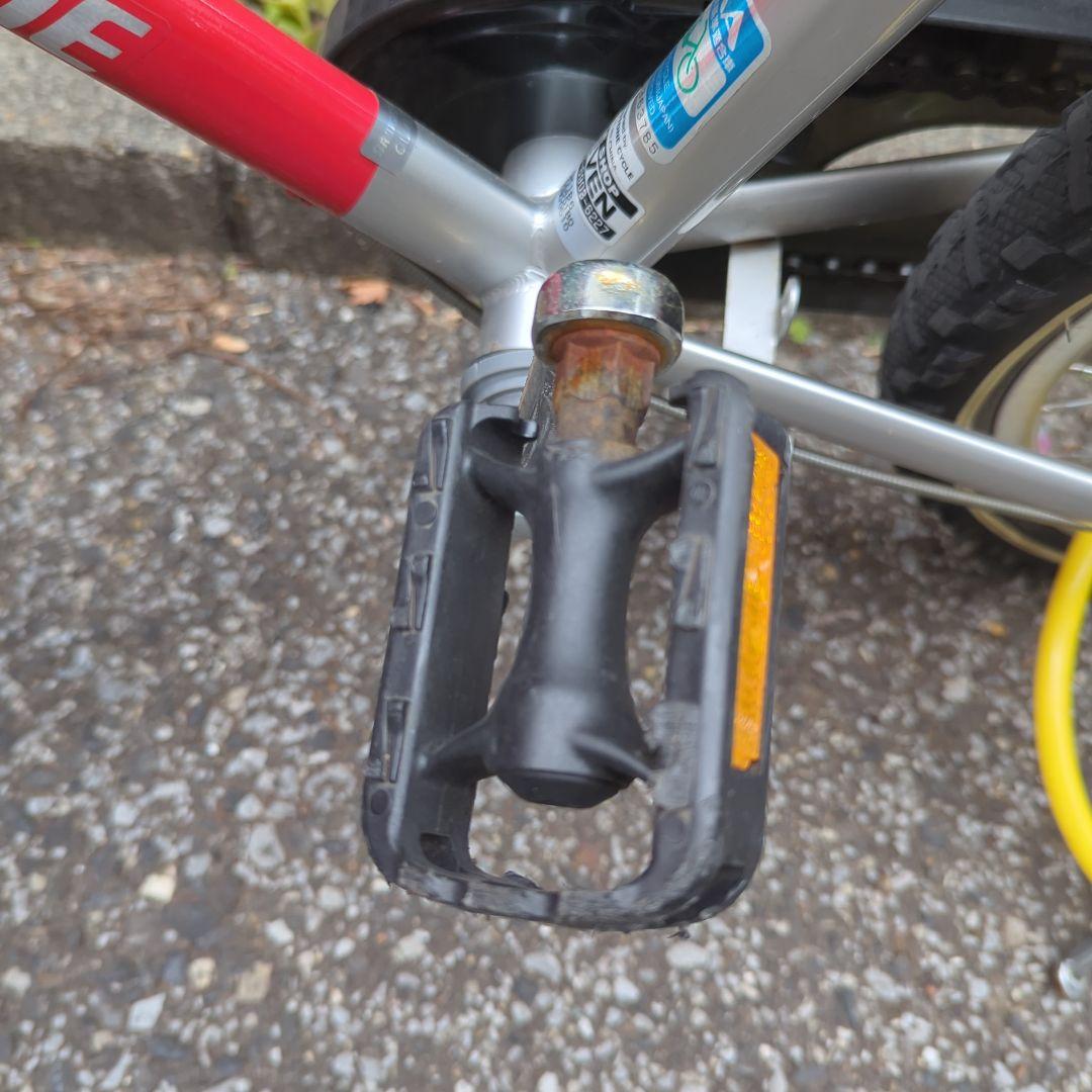 Cross Fire 子供用自転車 赤/シルバー　サイズ１８(東京北区）