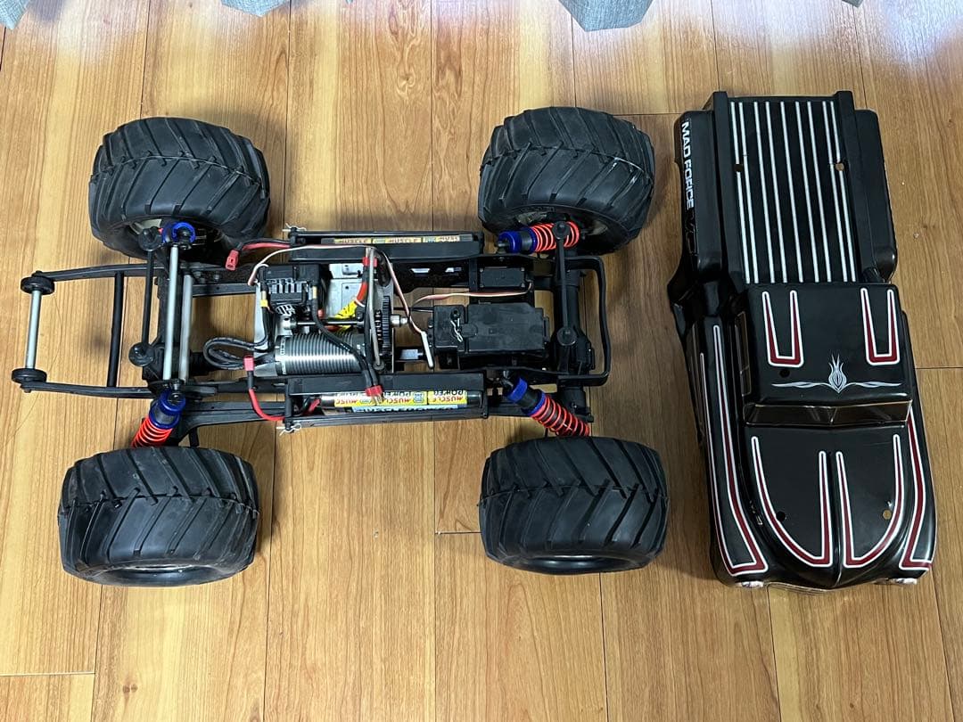 京商　マッドフォース　MAD FORCE VE ラジコンカー