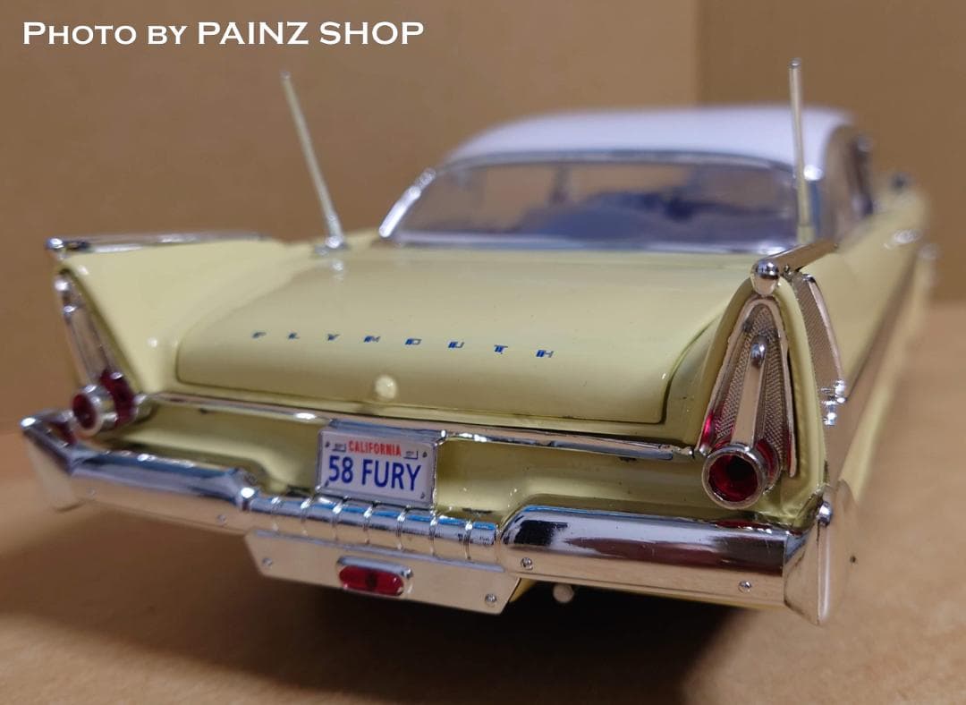 1/18 プリムスフューリー 1958 ライトイエロー ダイキャスト製ミニカー