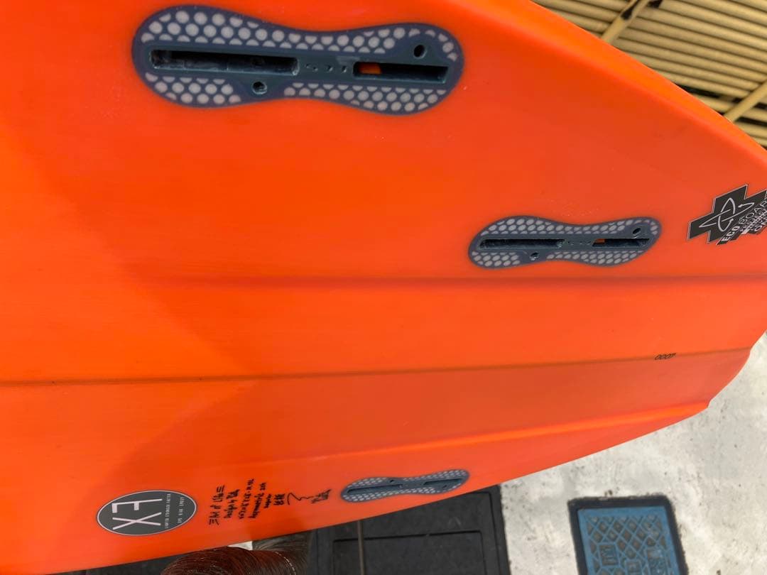 美品INSANEサーフボードグッドサイズ5.10アシンメトリーレギュラースタンス