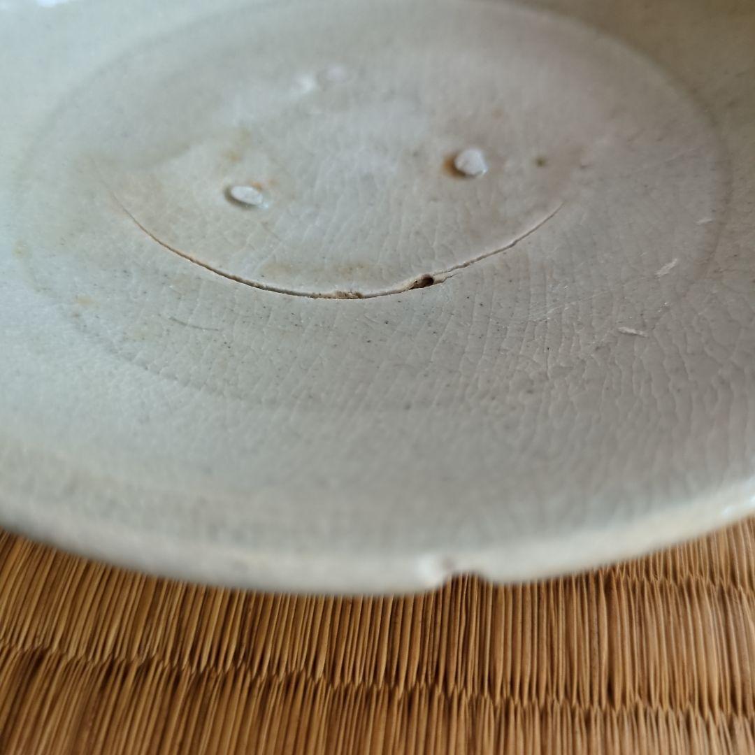 淡い灰色の平皿　李朝　白磁　平茶碗