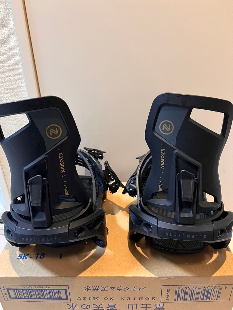 ナイデッカースーパーマチック　メンズM 23-24