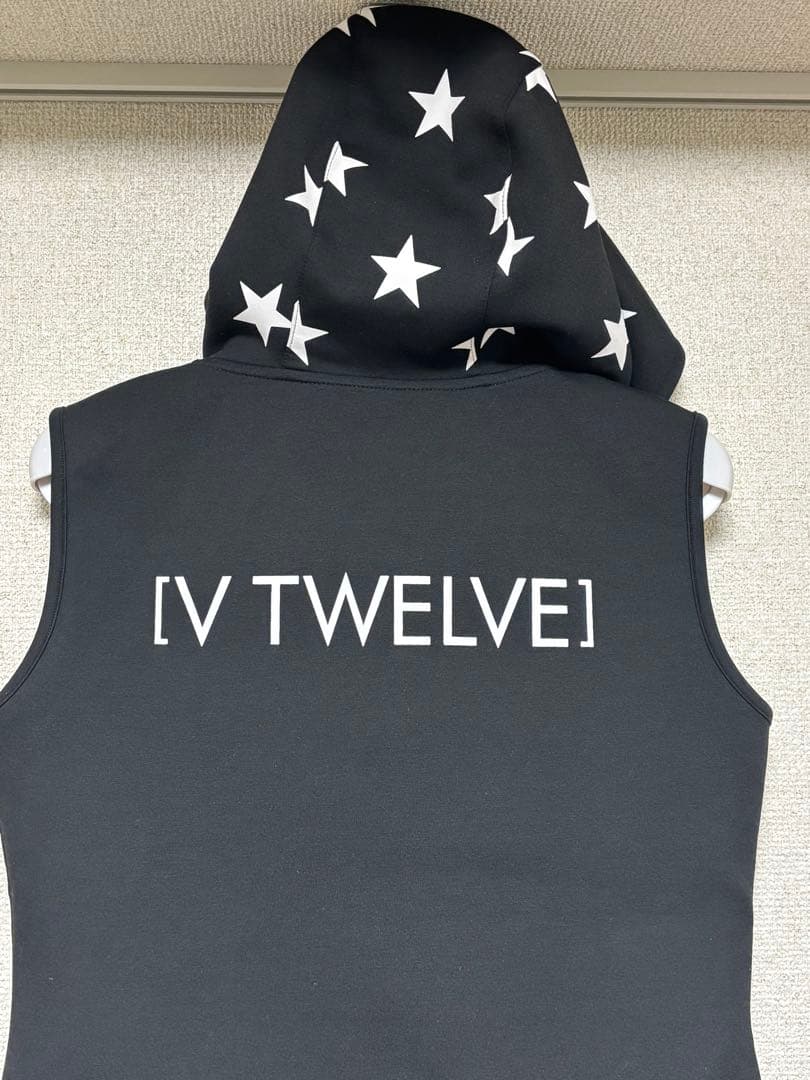VTWELVE フード付きブラックベスト