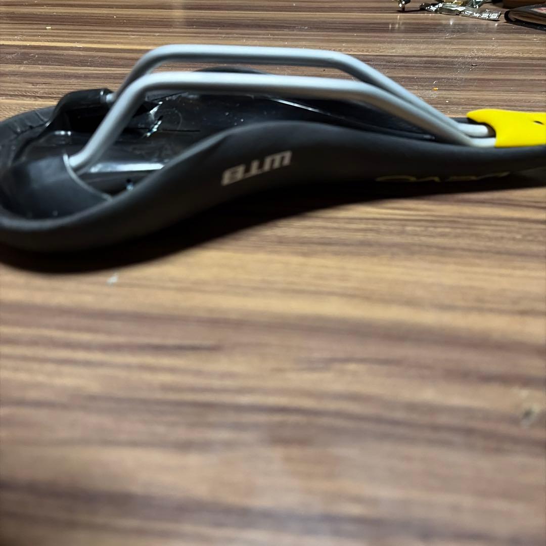 WTB DEVO サドル THINLINE 黒/黄色