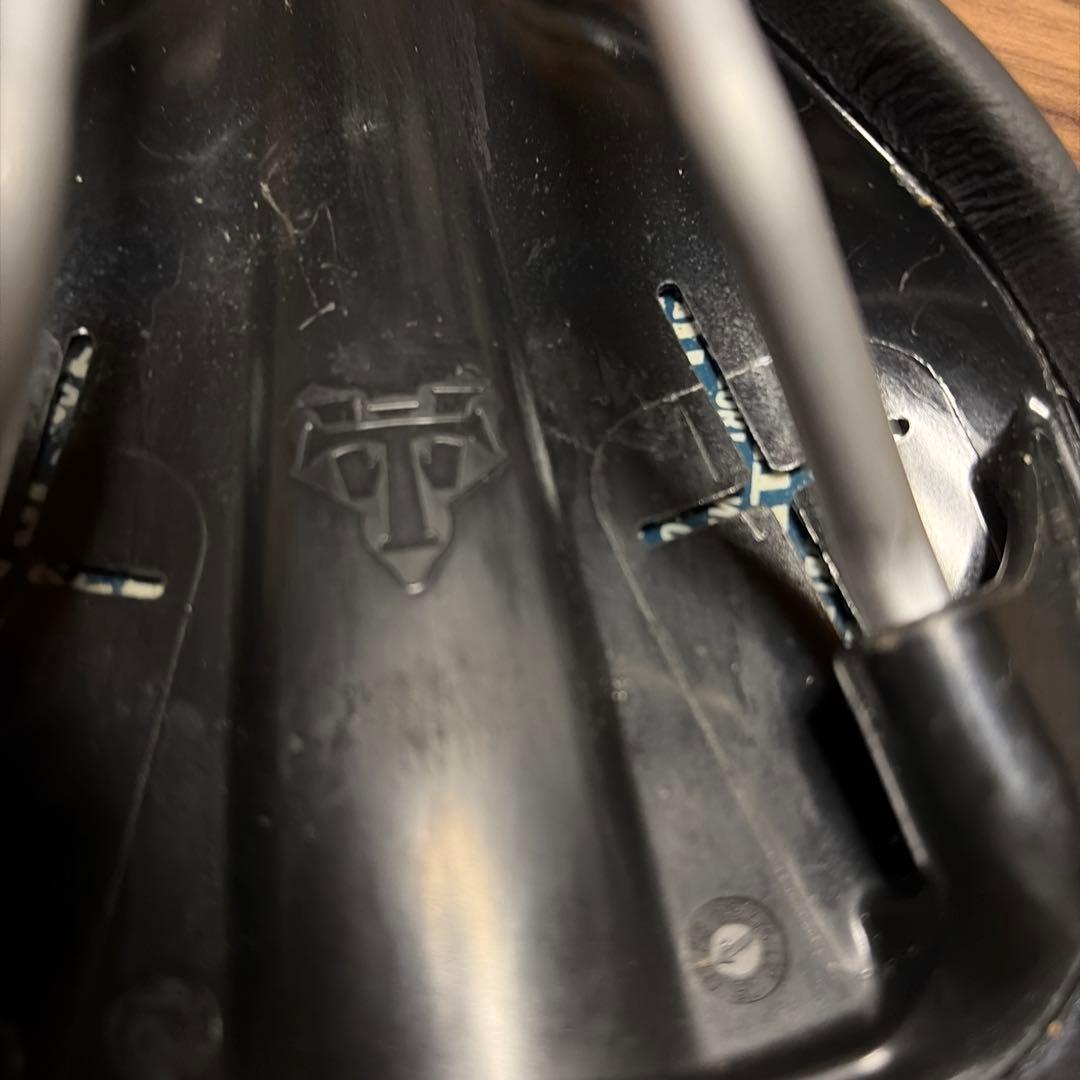 WTB DEVO サドル THINLINE 黒/黄色