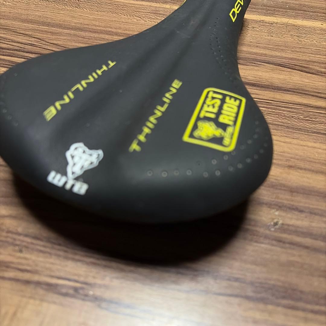 WTB DEVO サドル THINLINE 黒/黄色