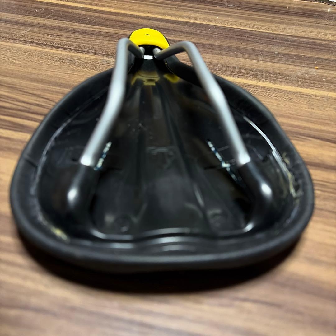 WTB DEVO サドル THINLINE 黒/黄色