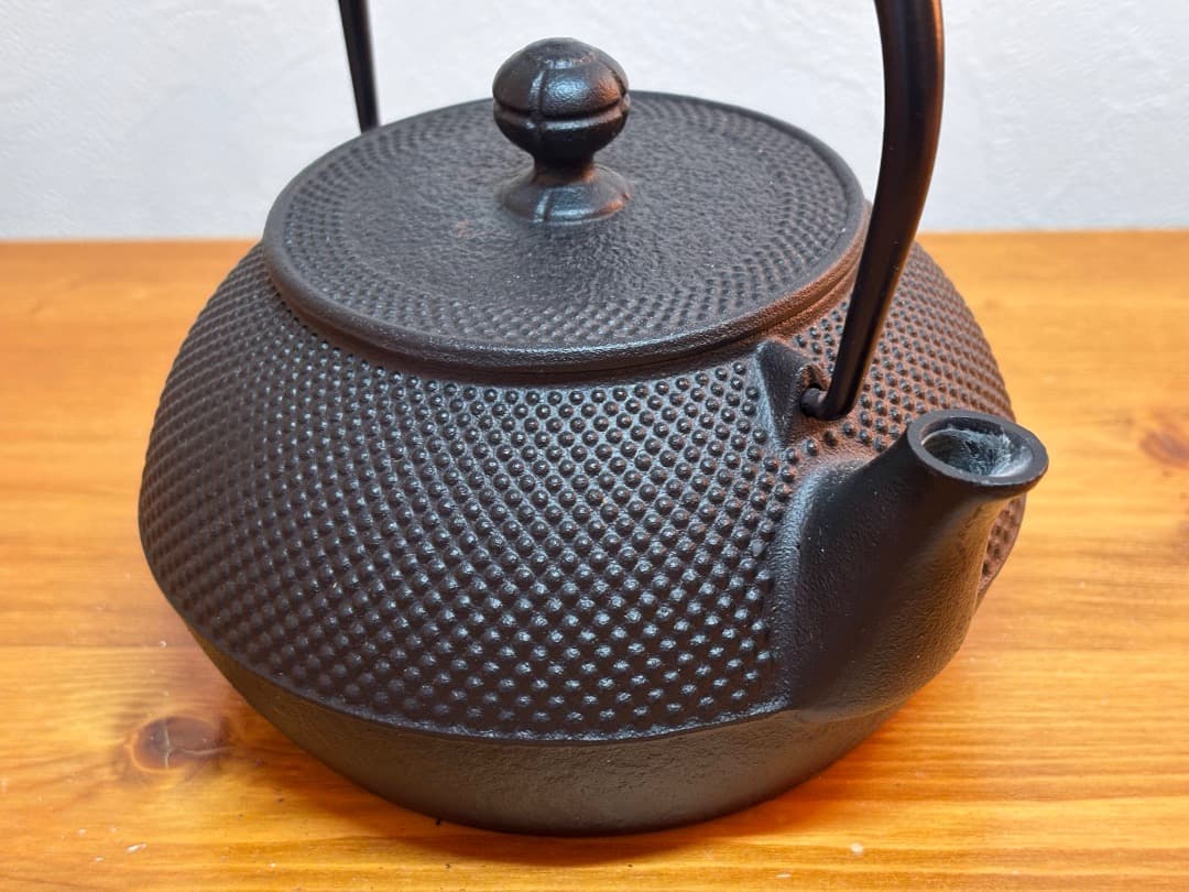 岩鋳 Iwachu 鉄瓶 7型アラレ 0.9L 南部鉄器