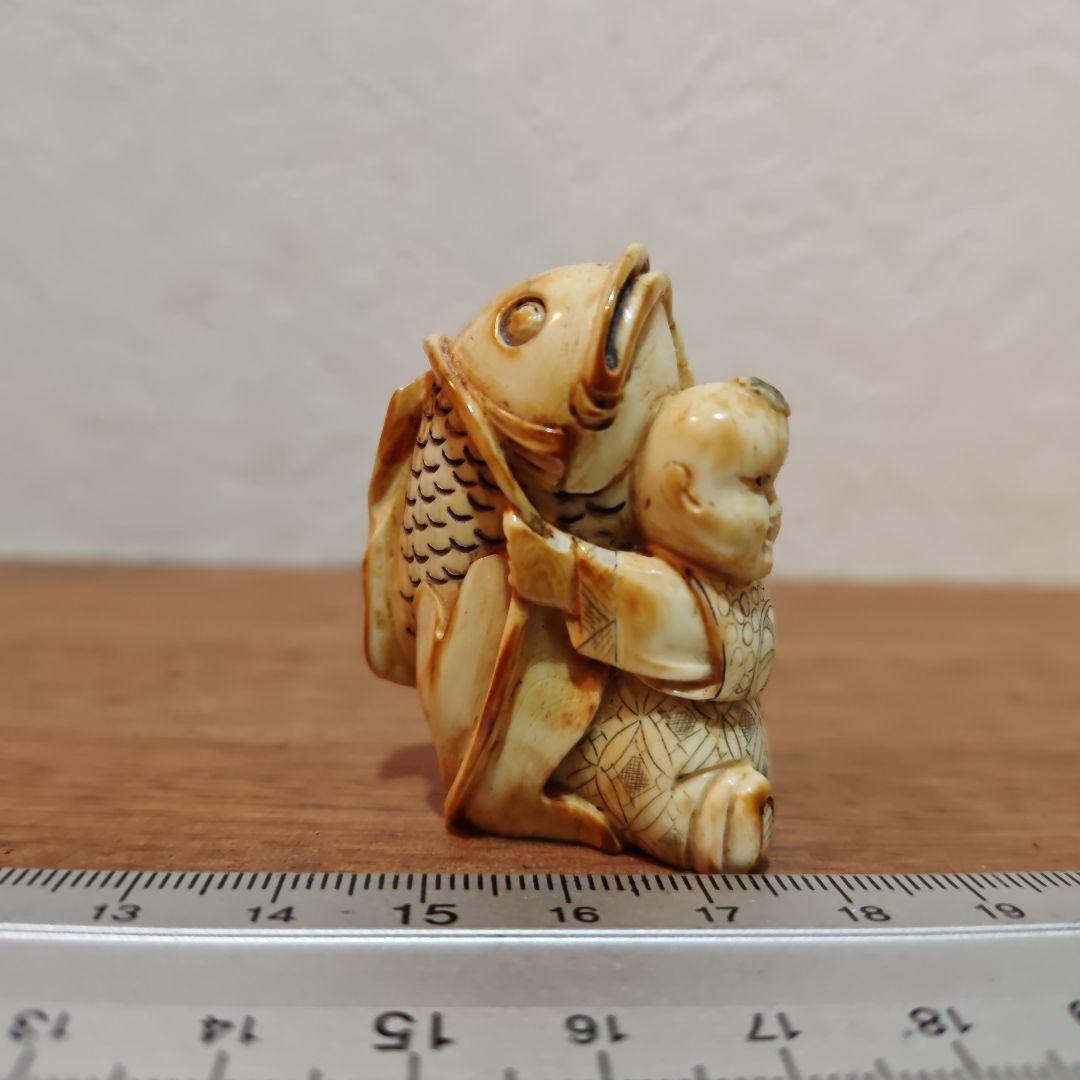 時代提物 人物根付 天然素材【大鯉と唐子】高約4.8cm 重27ｇ縁起物