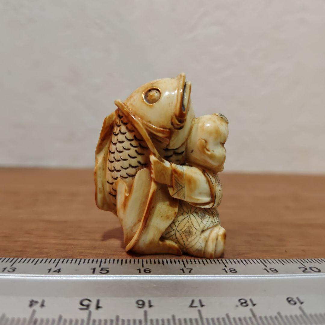 時代提物 人物根付 天然素材【大鯉と唐子】高約4.8cm 重27ｇ縁起物