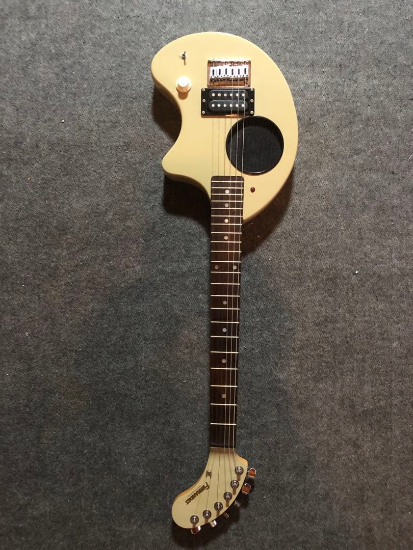 ＺＯ-３美品です‼️格安で大変お買い得でーす❗️オマケ付き^ ^