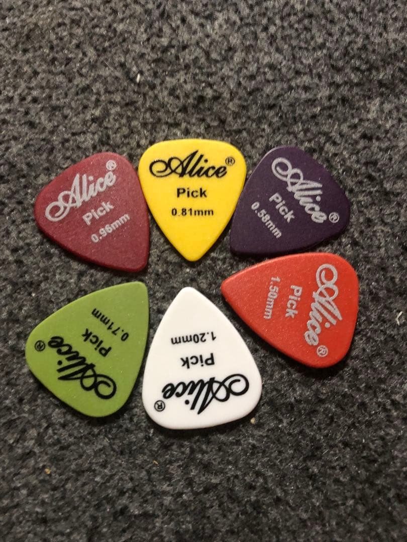 ＺＯ-３美品です‼️格安で大変お買い得でーす❗️オマケ付き^ ^