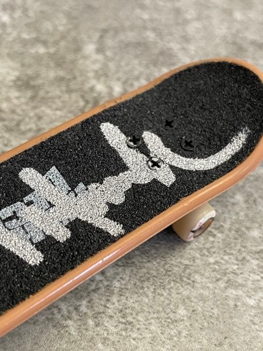 Tony Hawkのサイン入り指スケボー フィンガーボード